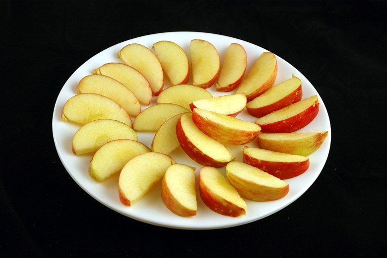 Maçã: 385 gramas = 200 calorias