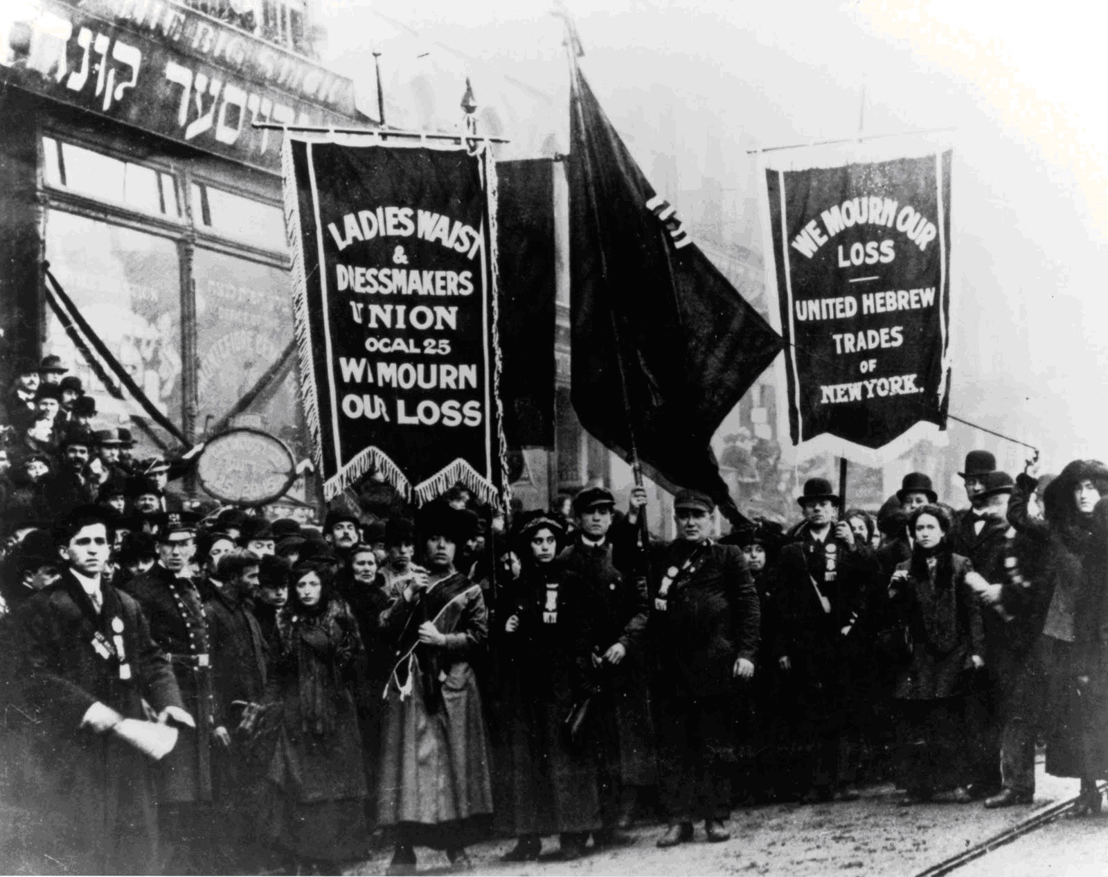 Imagem do protesto pelas vítimas do incêndio, em 1911.